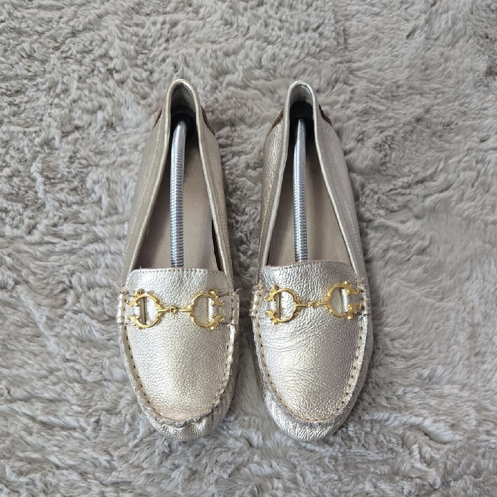 C.Wonder horse bit buckle gold metallic driving mocassins size 8.5